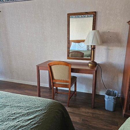 Travelodge By Wyndham Mackinaw City Exterior foto