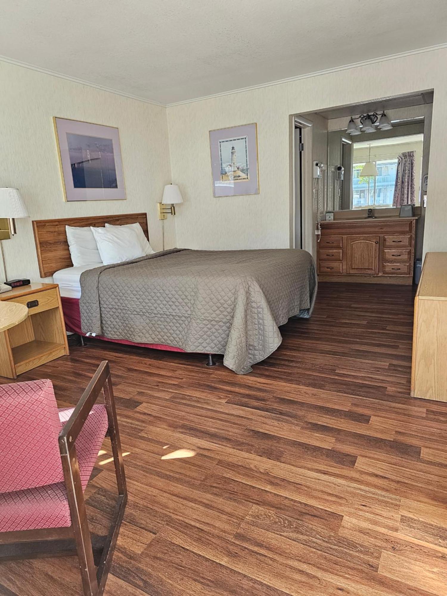 Travelodge By Wyndham Mackinaw City Exterior foto